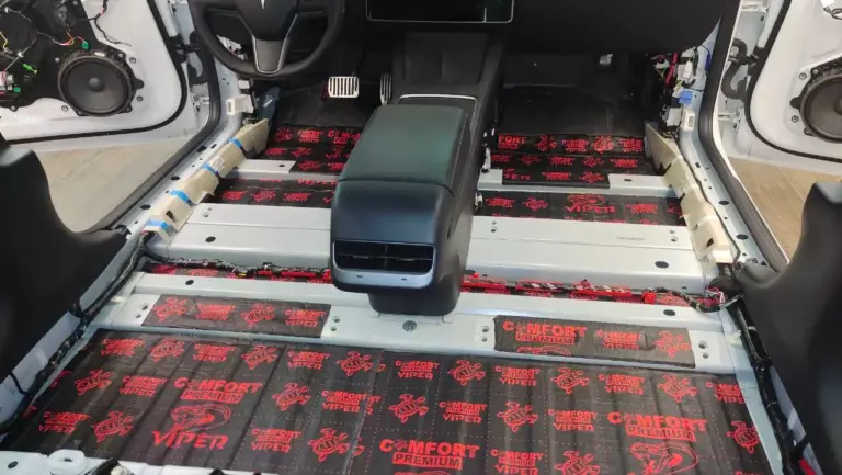 Tesla Model 3 пол 1