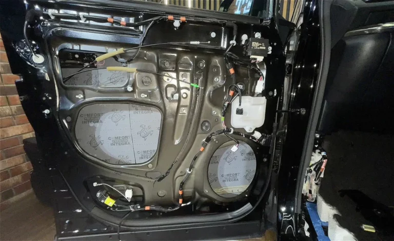 Toyota Alphard 2017 двер 3
