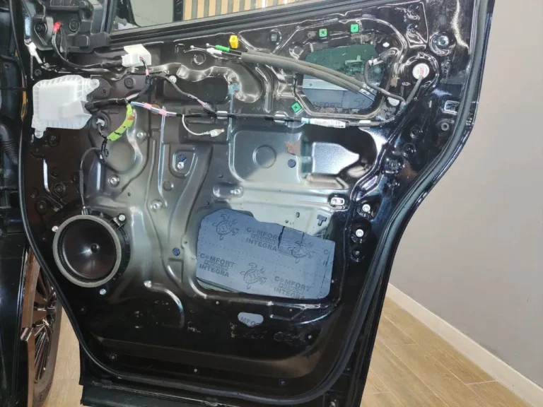 Toyota Granvia 2020 двер 3
