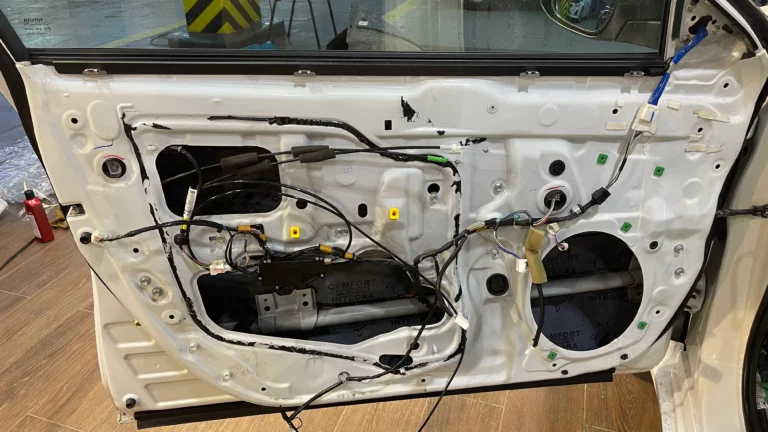 Toyota_Camry_2017_двер 3