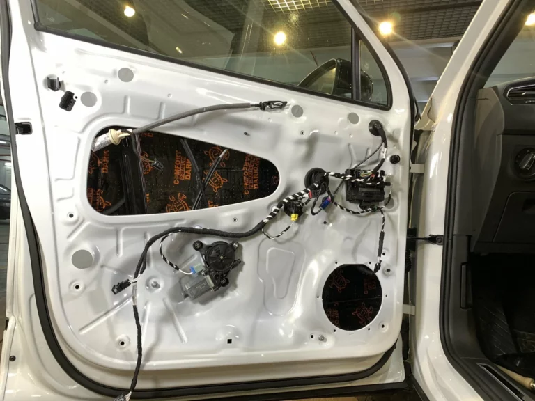 Volkswagen Tiguan 2021 двер 1