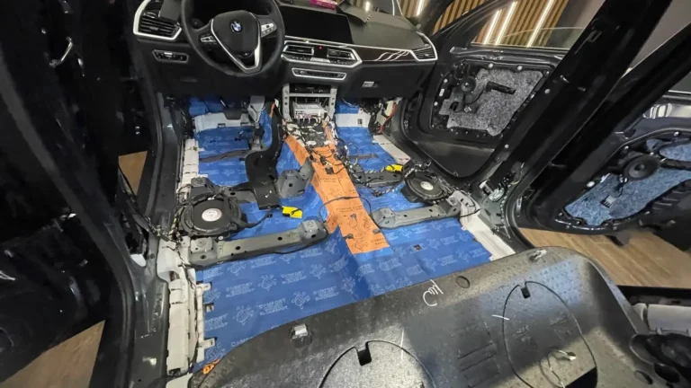 Шумоизоляция BMW X5 2021 пол 3