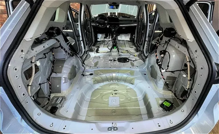 Шумоизоляция пола автомобиля Exeed TLX