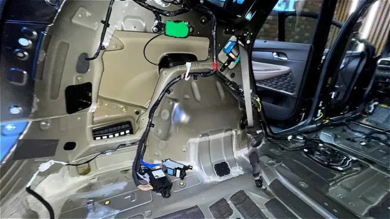 Шумоизоляция Hyundai Sabta Fe 2022 баг 4