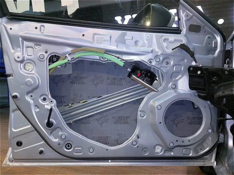 Шумоизоляция Mazda 6 двер 3