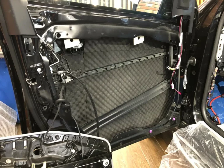 Шумоизоляция Mercedes GLS AMG 2021 двер 3