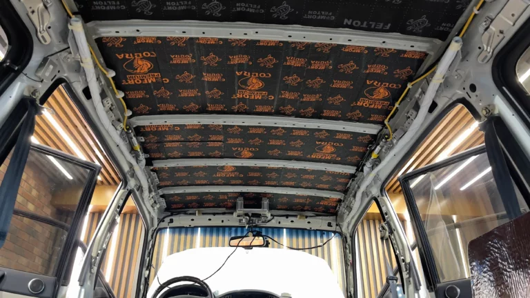 Шумоизоляция Mitsubishi Pajero крыша 2 (1)
