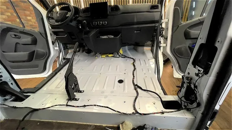 Шумоизоляция Renault Master пол 1